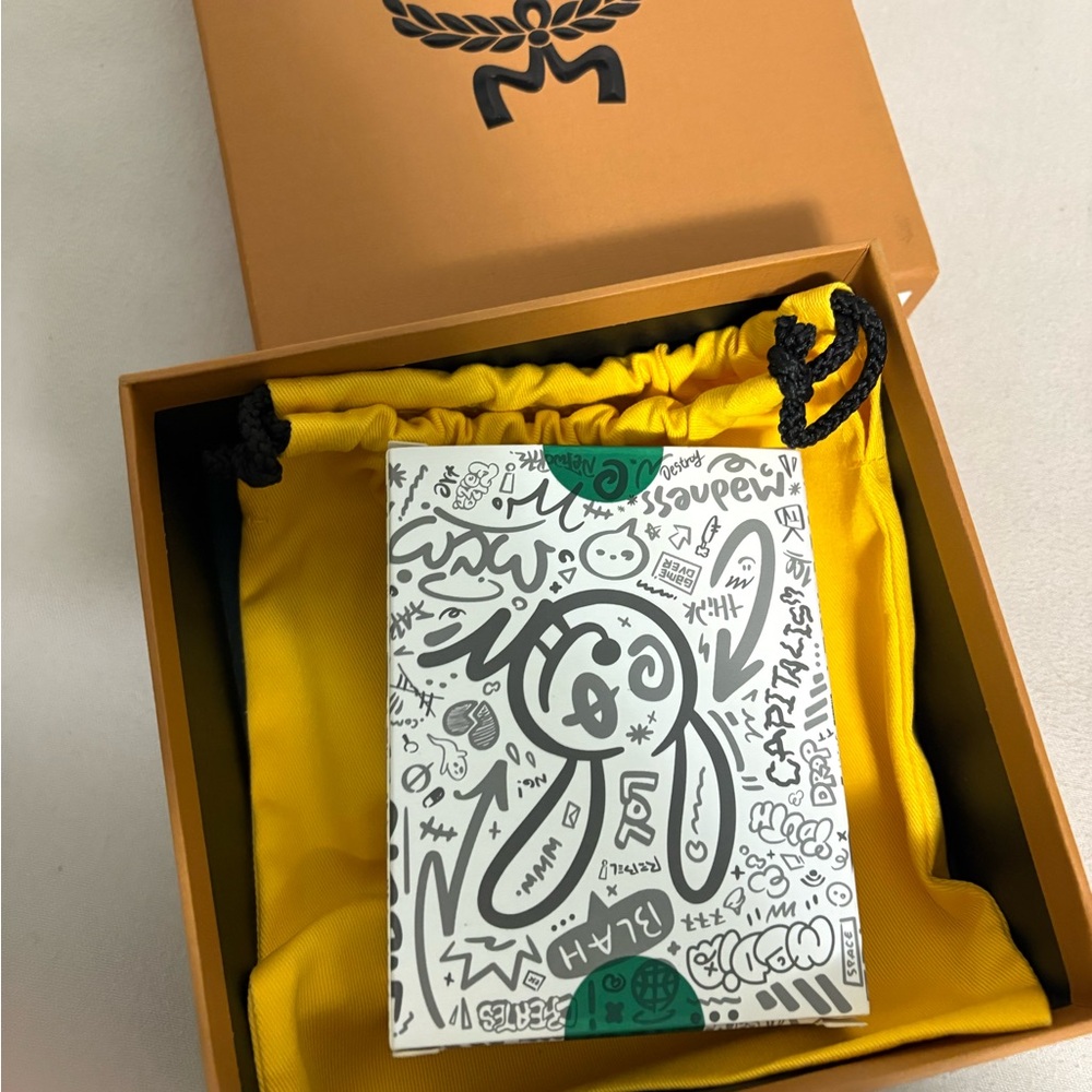MCM with Green Dog Luggage Tag - Picture 6 of 6